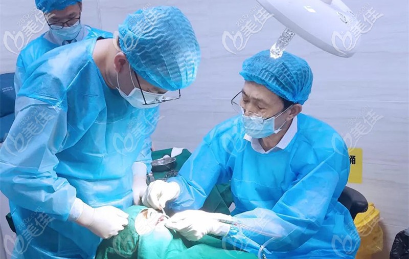 穿翼板VIIV即刻種植現(xiàn)場 穿翼板VIIV即刻種植現(xiàn)場