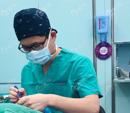 深圳美萊管會有醫(yī)生隆鼻手術(shù)過程圖 深圳美萊管會有醫(yī)生隆鼻手術(shù)過程圖