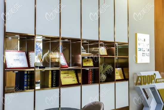 新生植發(fā)所獲榮譽(yù) 新生植發(fā)所獲榮譽(yù)