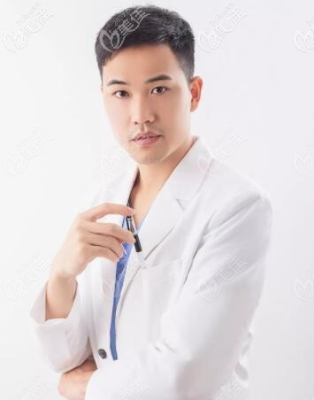 長(zhǎng)沙星雅整形醫(yī)院外科主任羅盛軍