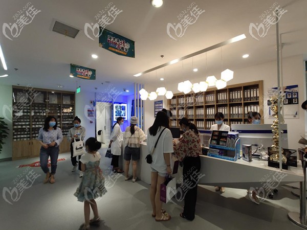 洛陽牙大夫口腔前臺(tái)