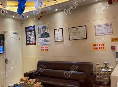 院內(nèi)符合正規(guī)植發(fā)資質(zhì) 院內(nèi)符合正規(guī)植發(fā)資質(zhì)