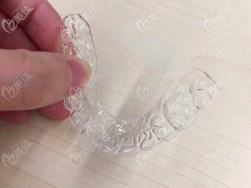 隱形牙套的外觀是透明的 隱形牙套的外觀是透明的