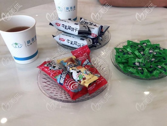 溫馨的茶歇區(qū)全面服務(wù)顧客