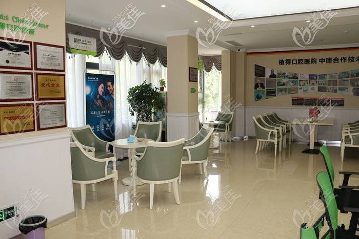 寬敞明亮的休息區(qū)