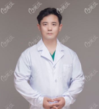 昆明時(shí)光醫(yī)療美容門診部技術(shù)院長(zhǎng)李弋 昆明時(shí)光醫(yī)療美容門診部技術(shù)院長(zhǎng)李弋