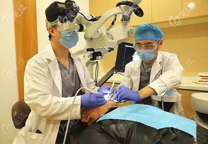 雅爾美護(hù)牙用顯微鏡清潔更干凈 雅爾美護(hù)牙用顯微鏡清潔更干凈