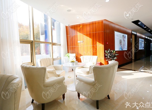 金鉑利口腔二樓等候區(qū) 金鉑利口腔二樓等候區(qū)