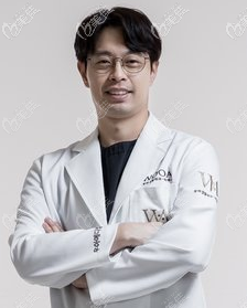 韓國嫵阿整形外科皮膚科崔碩珉院長