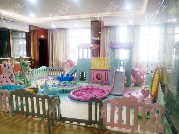 寮步莞大口腔的兒童玩樂區(qū)