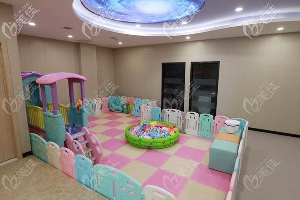 兒童游樂區(qū) 兒童游樂區(qū)