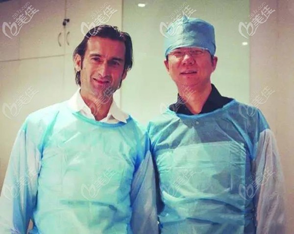 鄭雷(右)與美國<span style= 鄭雷(右)與美國<span style=