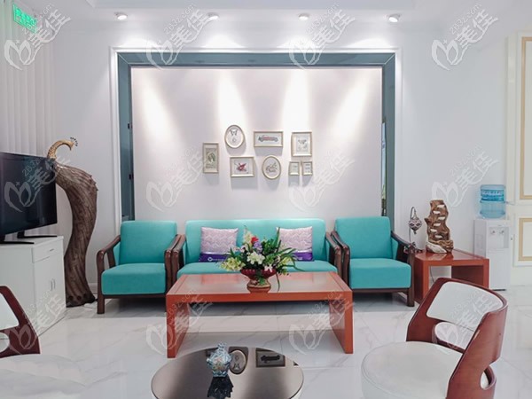 伊思醫(yī)院大廳休息區(qū)