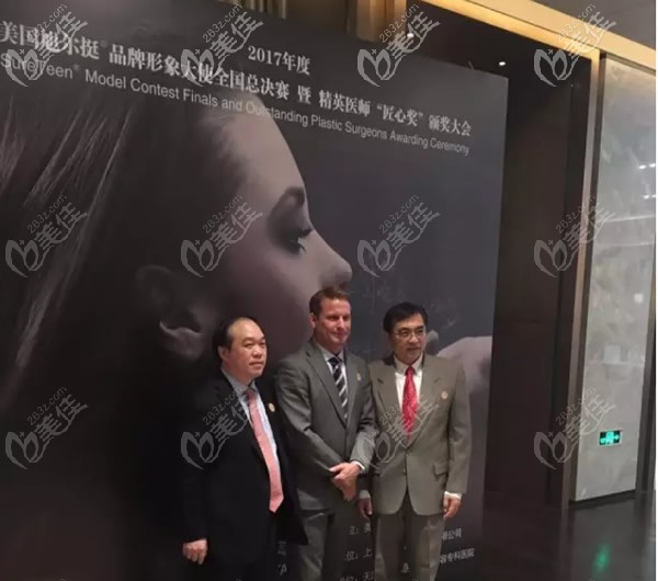 孟慶鵬醫(yī)生與曾高合影