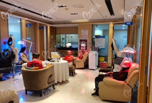 碧蓮盛有專(zhuān)業(yè)的術(shù)后護(hù)理團(tuán)隊(duì)