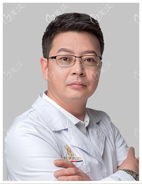 柏德口腔院長陳永安