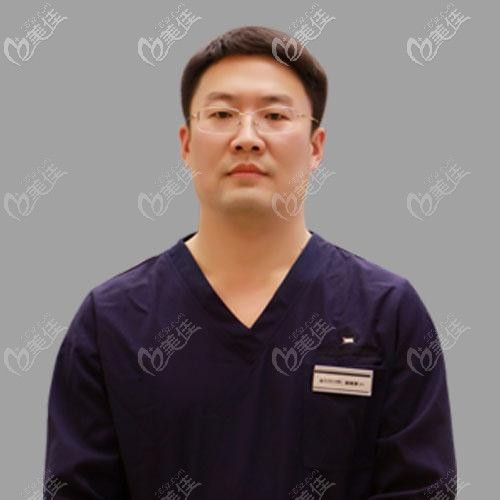 唐山牙博士口腔正畸醫(yī)生楊峰濤 唐山牙博士口腔正畸醫(yī)生楊峰濤