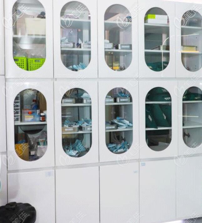 鈦植口腔擁有全程公開(kāi)透明的器皿消毒間