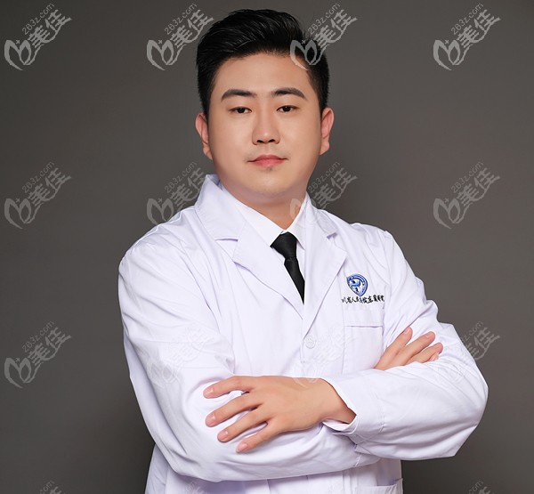 四川省<!--<i data=20240709-sp></i>-->東籬醫(yī)院整形美容外科醫(yī)生劉祎 四川省<!--<i data=20240709-sp></i>-->東籬醫(yī)院整形美容外科醫(yī)生劉祎