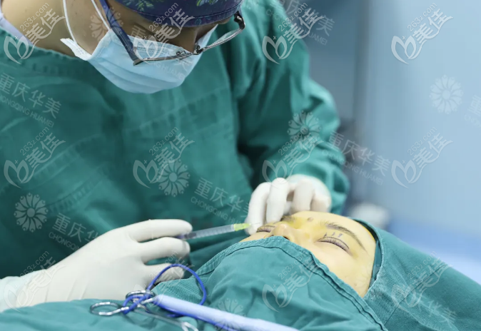 陳凱醫(yī)生注射麻藥中 陳凱醫(yī)生注射麻藥中