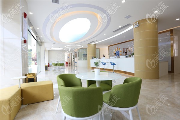 岳陽陽光口腔醫(yī)院大廳環(huán)境