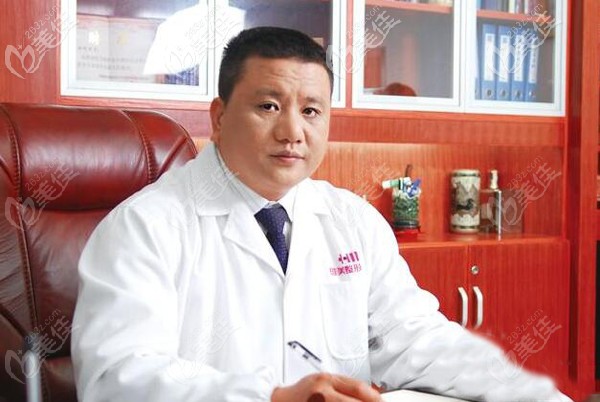 坐診長沙雅美的肖征剛院長