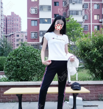 穿短袖肚子也看不出來了