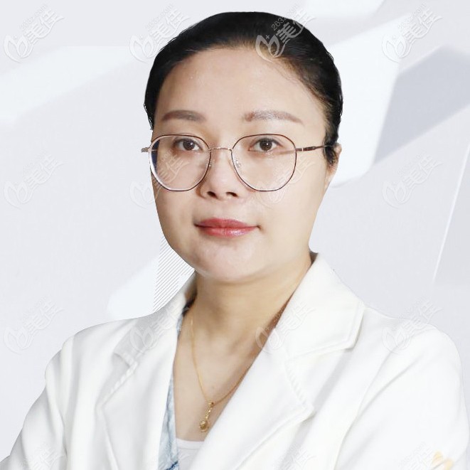 董子瑄是醫(yī)療美容醫(yī)院的主任醫(yī)師