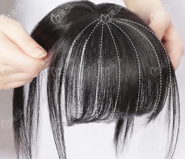 假發(fā)是治療脫發(fā)的其中一種方法