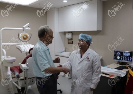 老人種牙后來感謝張院長 老人種牙后來感謝張院長