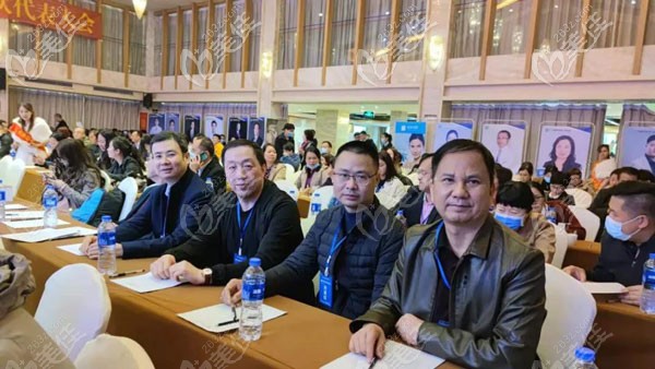 廣西美麗焦點整形出席會議領(lǐng)導(dǎo)代表合影