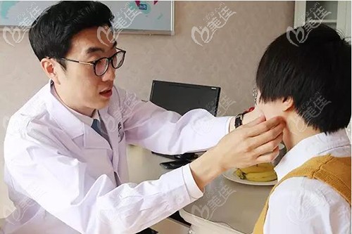 金泰民醫(yī)生現(xiàn)場(chǎng)設(shè)計(jì)面診