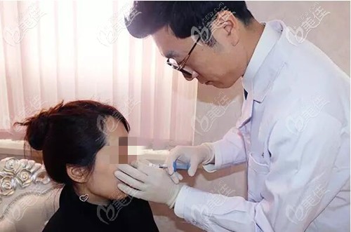 金泰民院長(zhǎng)現(xiàn)場(chǎng)注射