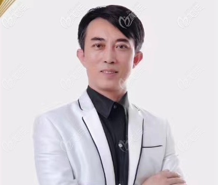 惠州詩(shī)璐醫(yī)療美容黃學(xué)峰醫(yī)生擅長(zhǎng)雙眼皮修復(fù)