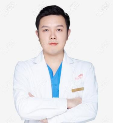 長沙雅美美胸整形醫(yī)生王少甫