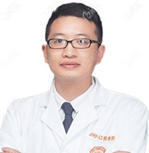 武漢牙達(dá)人口腔醫(yī)院種植科主任李旋 武漢牙達(dá)人口腔醫(yī)院種植科主任李旋