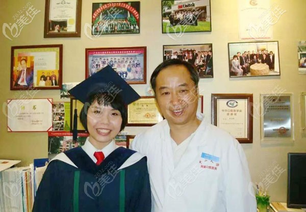 梁愛燕醫(yī)生與導(dǎo)師王大為合影