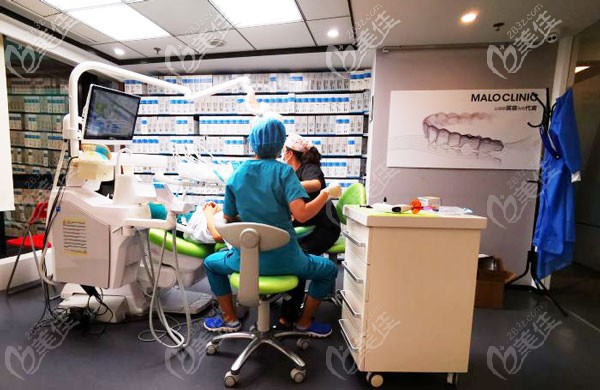 梁愛燕醫(yī)生的日常工作照