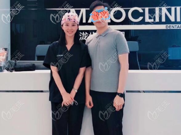 代育桐醫(yī)生合影