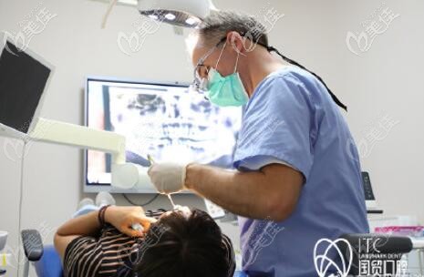 工作中的安諾德 工作中的安諾德