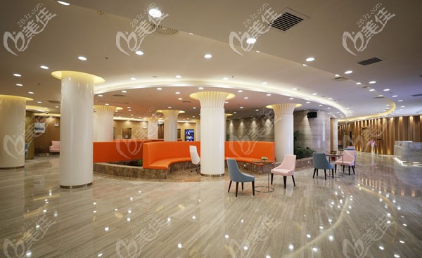 昆明銅雀臺(tái)醫(yī)療美容負(fù)一樓大廳環(huán)境