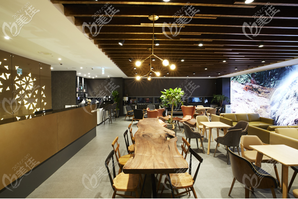 韓國(guó)KEYE愷熠眼科醫(yī)院等待區(qū) 韓國(guó)KEYE愷熠眼科醫(yī)院等待區(qū)