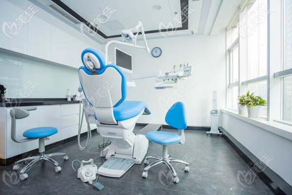 青島馬瀧口腔的診療室環(huán)境圖