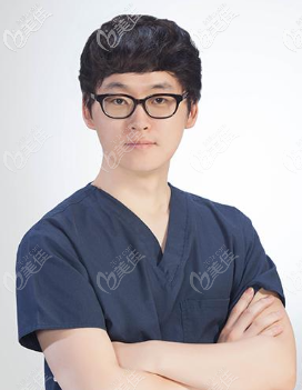 韓國(guó)TheWay整形醫(yī)院樸正瓏院長(zhǎng) 韓國(guó)TheWay整形醫(yī)院樸正瓏院長(zhǎng)