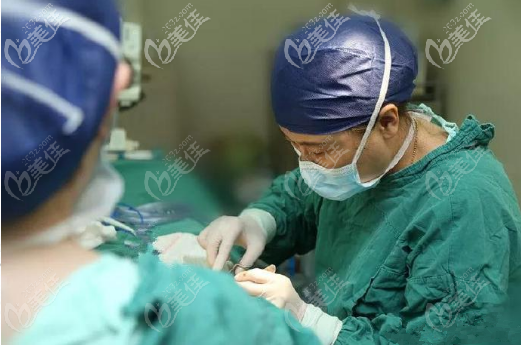 <!--<i data=20240703-sp></i>-->時(shí)光許黎平全切雙眼皮案例手術(shù)中