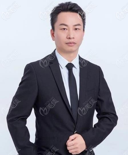 云南銅雀臺(tái)整形楊云東醫(yī)生