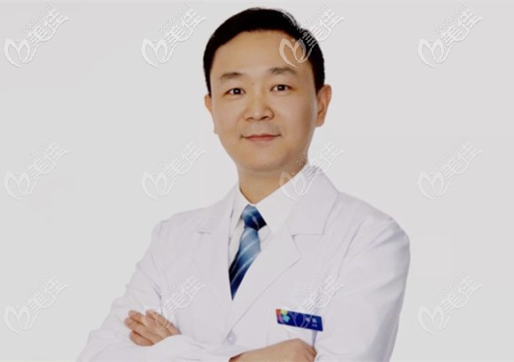 北京瑞泰口腔醫(yī)院正畸科主任楊磊 北京瑞泰口腔醫(yī)院正畸科主任楊磊