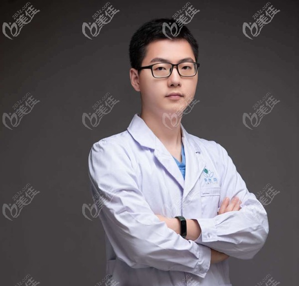 福州碧蓮盛植發(fā)醫(yī)生劉敬 福州碧蓮盛植發(fā)醫(yī)生劉敬