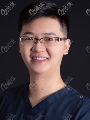 重慶樂樂欣口腔種植牙醫(yī)生丁銘