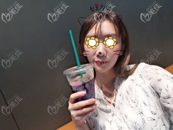 廣州荔醫(yī)種植女子花瓣形發(fā)際線2000單位的費(fèi)用是多少錢？